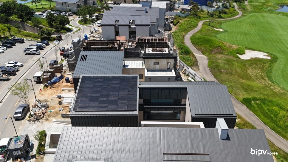 SOLTILE roof-integrated solar BIPV [첨부 이미지2]