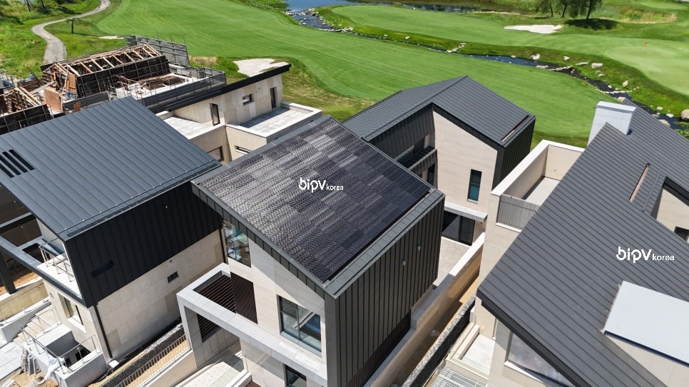 SOLTILE roof-integrated solar BIPV [첨부 이미지3]